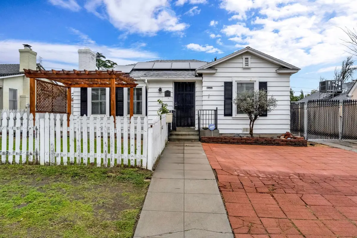 215 E Clinton Ave, Fresno, CA 93704 - #1