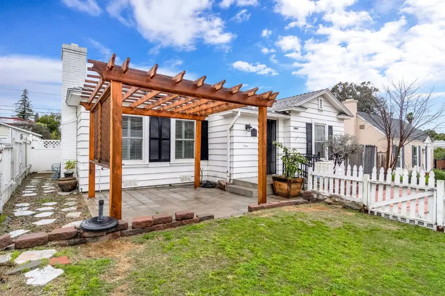 215 E Clinton Ave, Fresno, CA 93704 - #2