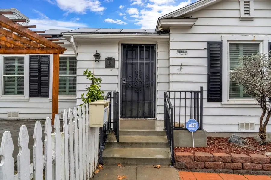 215 E Clinton Ave, Fresno, CA 93704 - #3