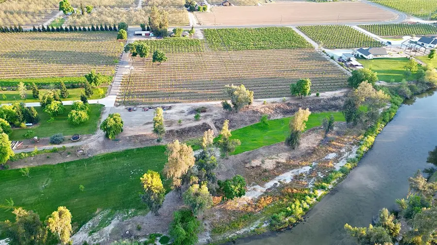 5750 Benicia Avenue, Kingsburg, CA 93631 - #3