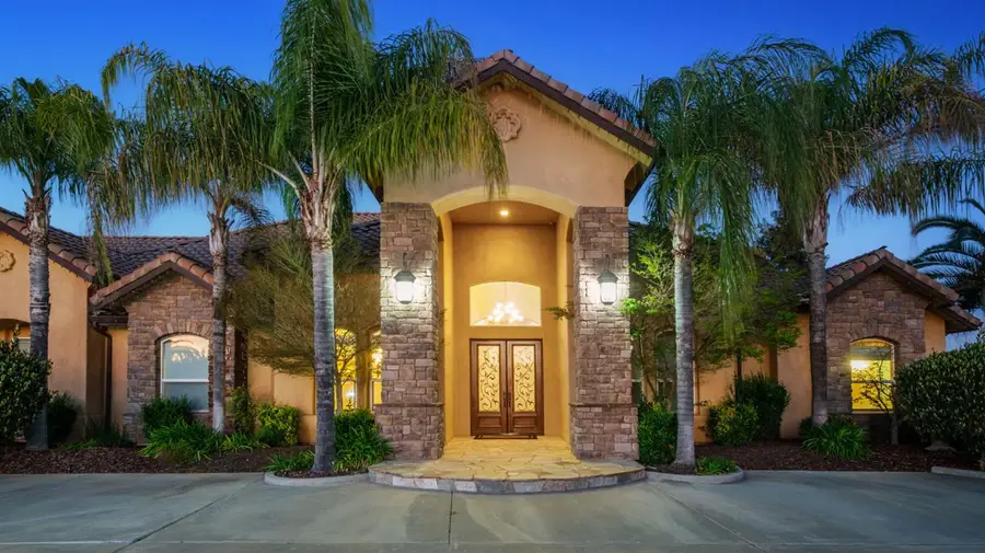 11116 E Dayton Avenue, Sanger, CA 93657 - #2