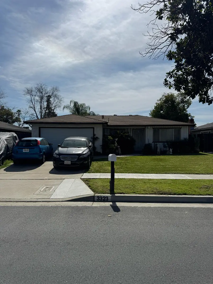 3323 W Indianapolis Avenue, Fresno, CA 93722 - #2