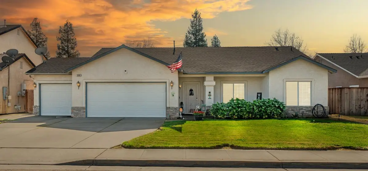 596 W Sunset Street, Kingsburg, CA 93631 - #1