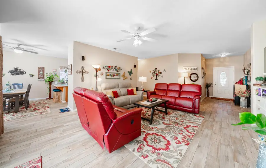 596 W Sunset Street, Kingsburg, CA 93631 - #3