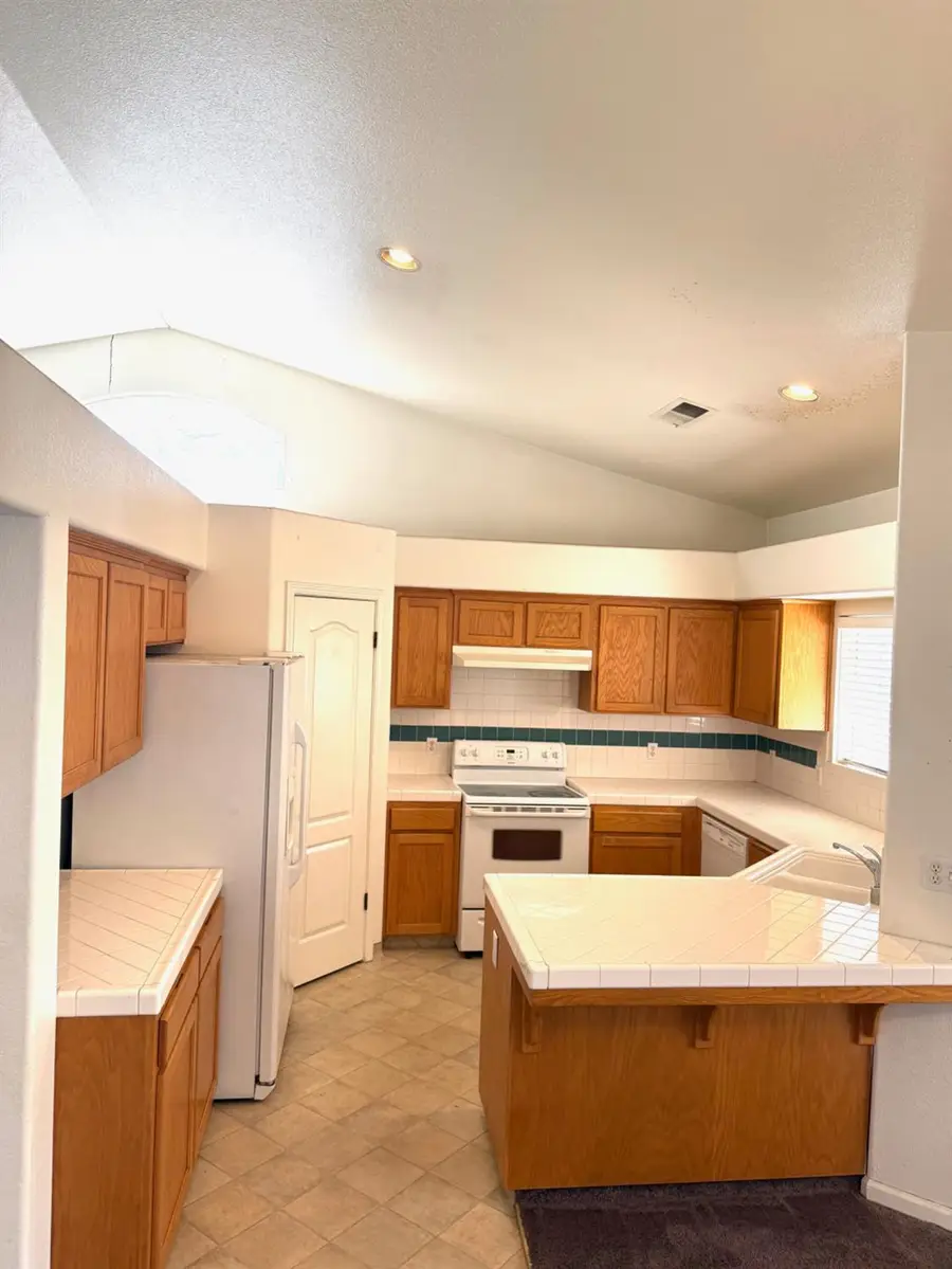 10201 N Whitney Avenue, Fresno, CA 93730 - #3