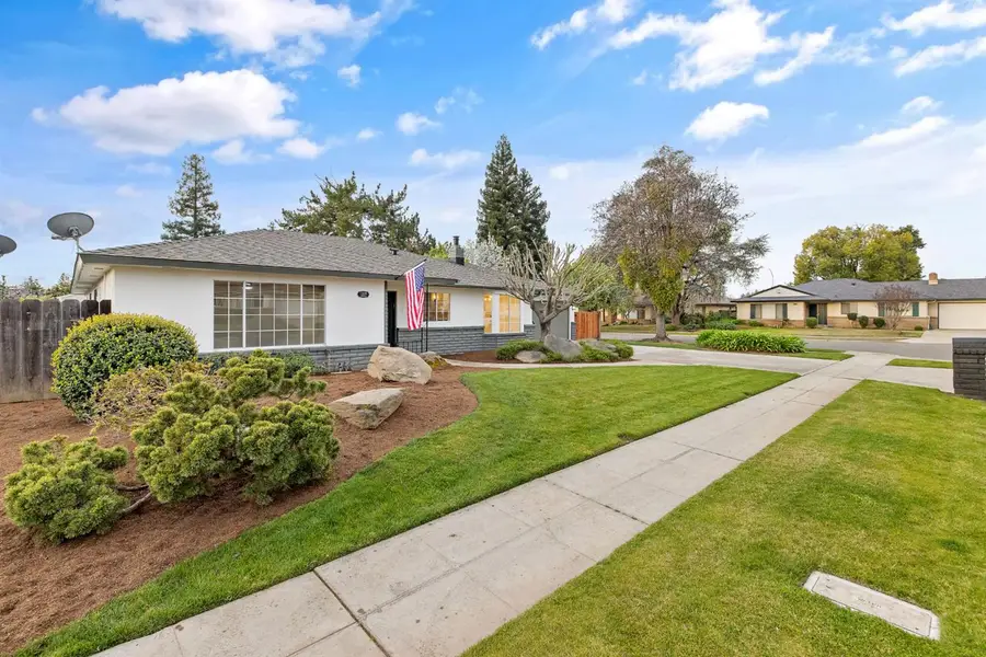 1359 W Millbrae Avenue, Fresno, CA 93711 - #2