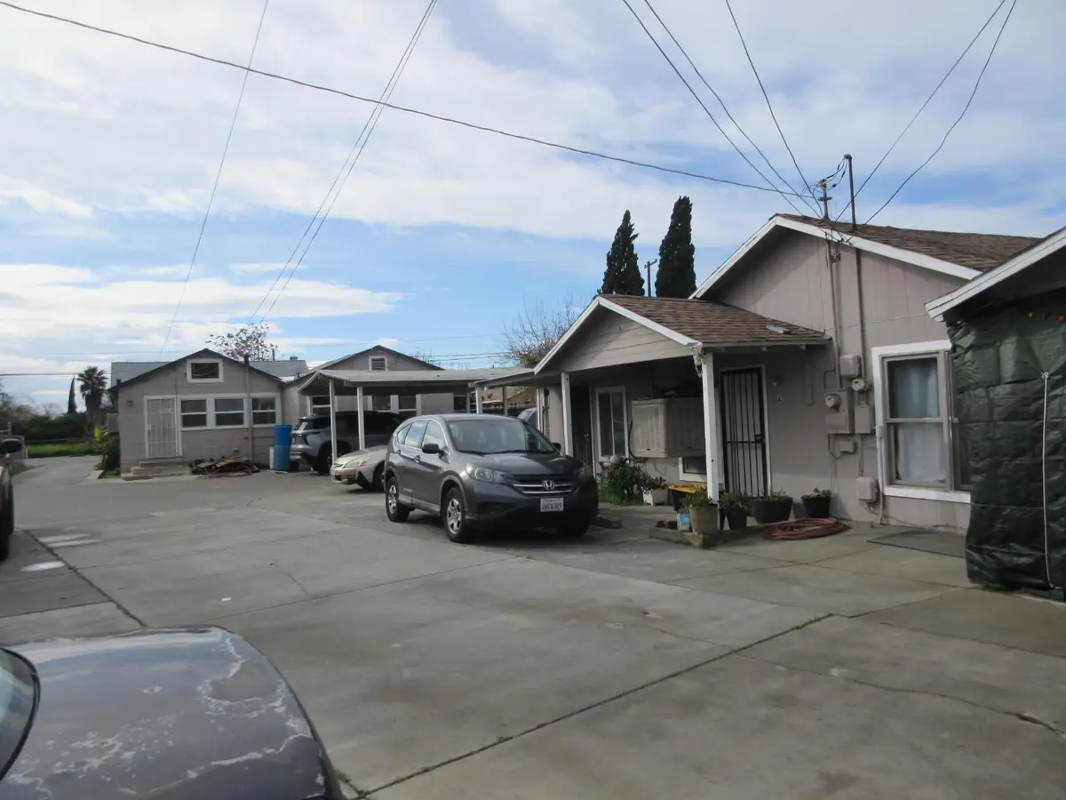 150 W Whites Bridge Avenue, Fresno, CA 93706 - #1