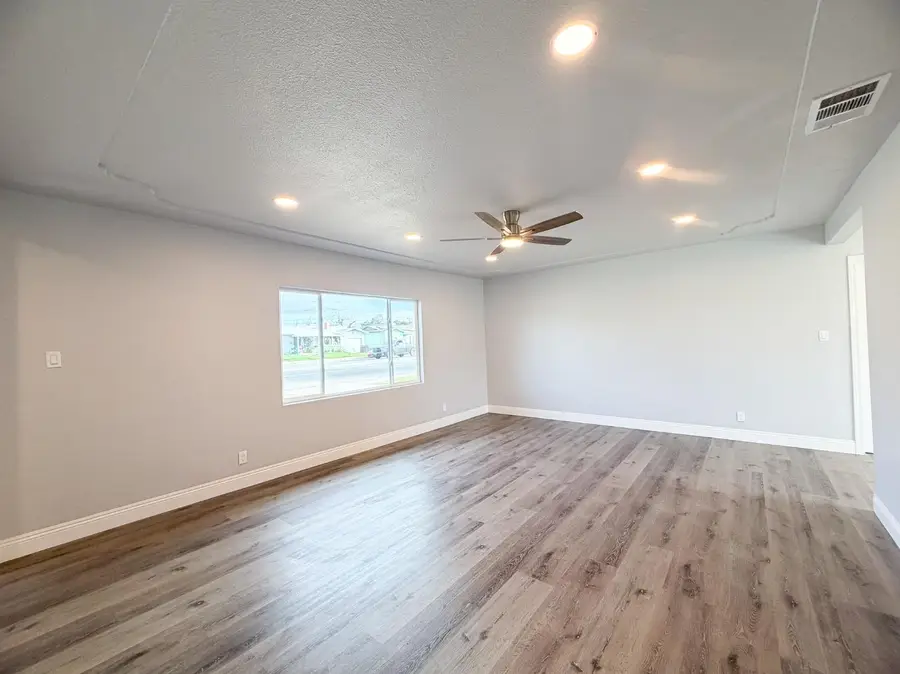 3812 E Clinton Avenue, Fresno, CA 93703 - #3