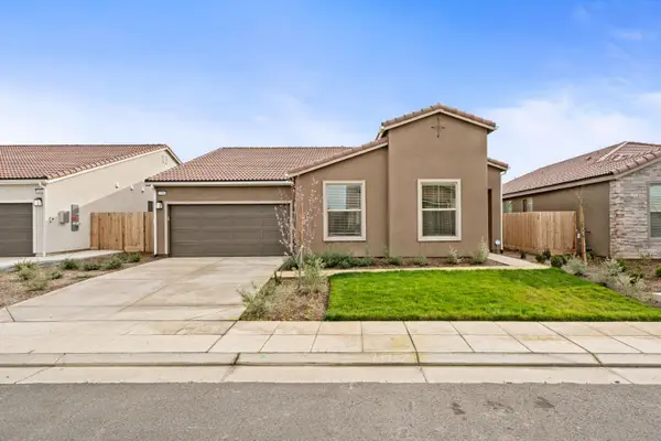 1098 Granite Drive W, Madera, CA 93636