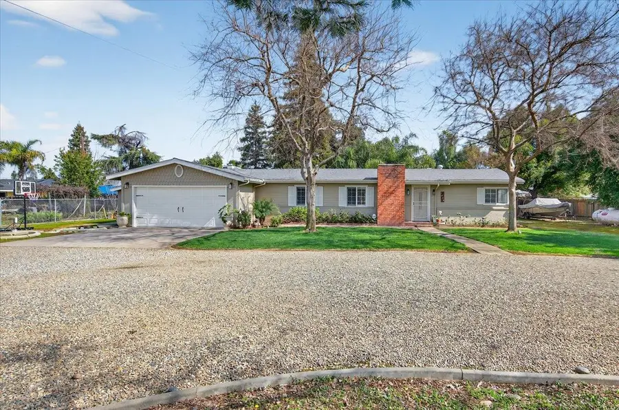 1544 N De Wolf Avenue, Fresno, CA 93737 - #2