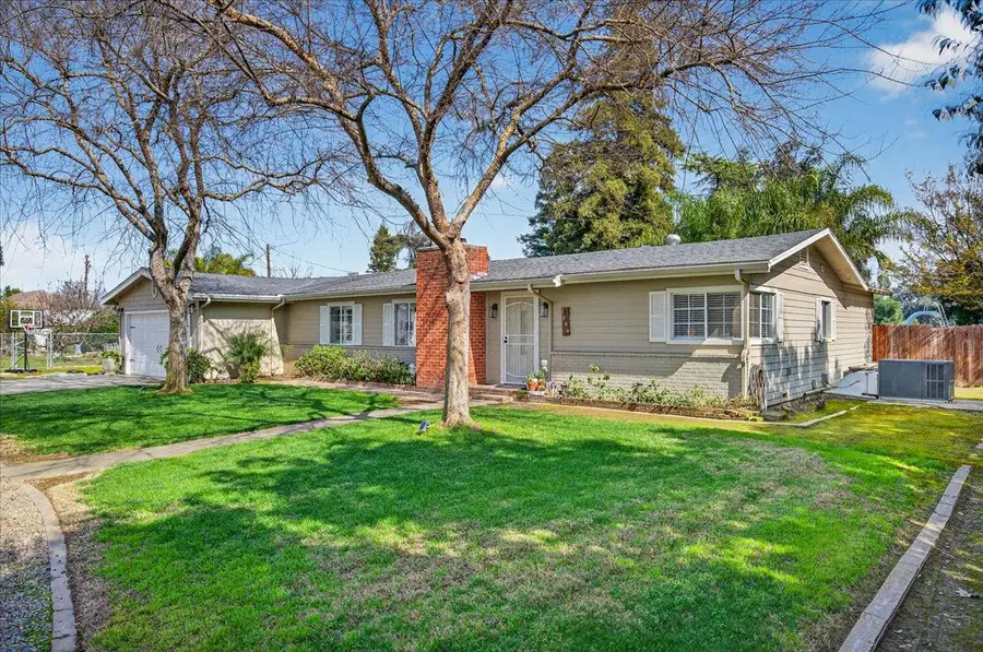 1544 N De Wolf Avenue, Fresno, CA 93737 - #3