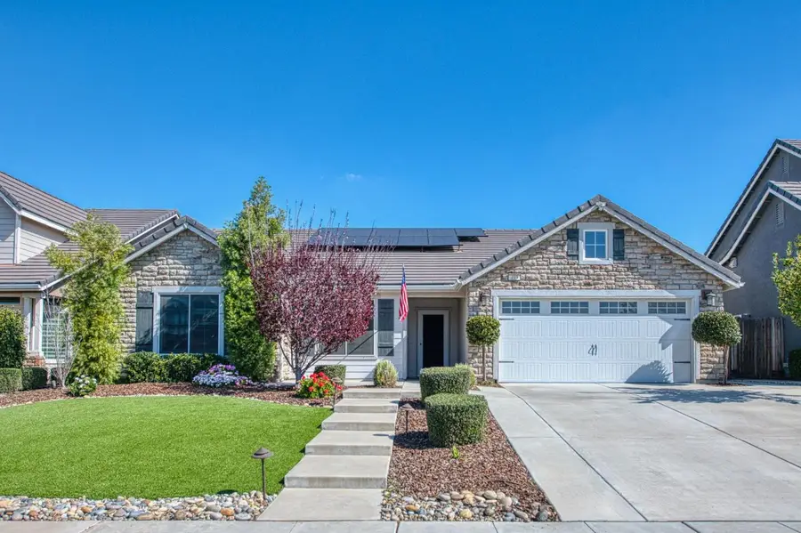 493 S Crescent Lane, Madera, CA 93636 - #2