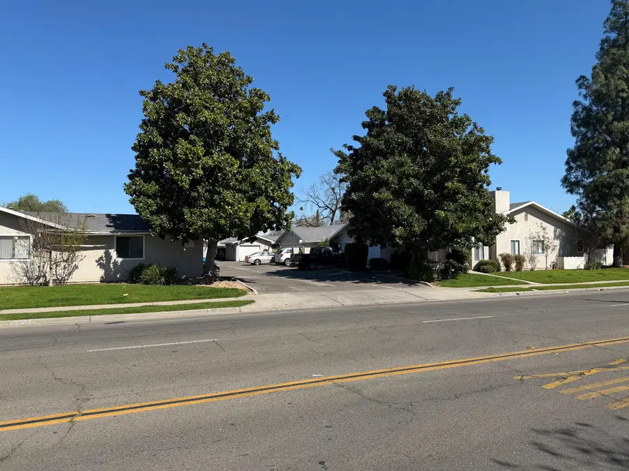 950 W Mckinley Avenue, Fresno, CA 93728 - #3