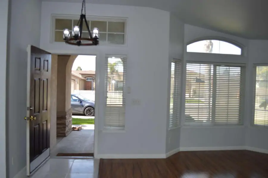 1704 N Cecelia Avenue, Fresno, CA 93722 - #3