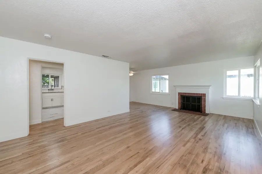 2977 E Harvard, Fresno, CA 93703 - #3