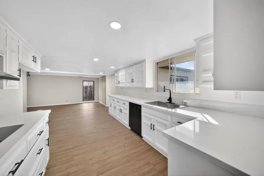 5675 E Ashlan Avenue, Fresno, CA 93727 - #3