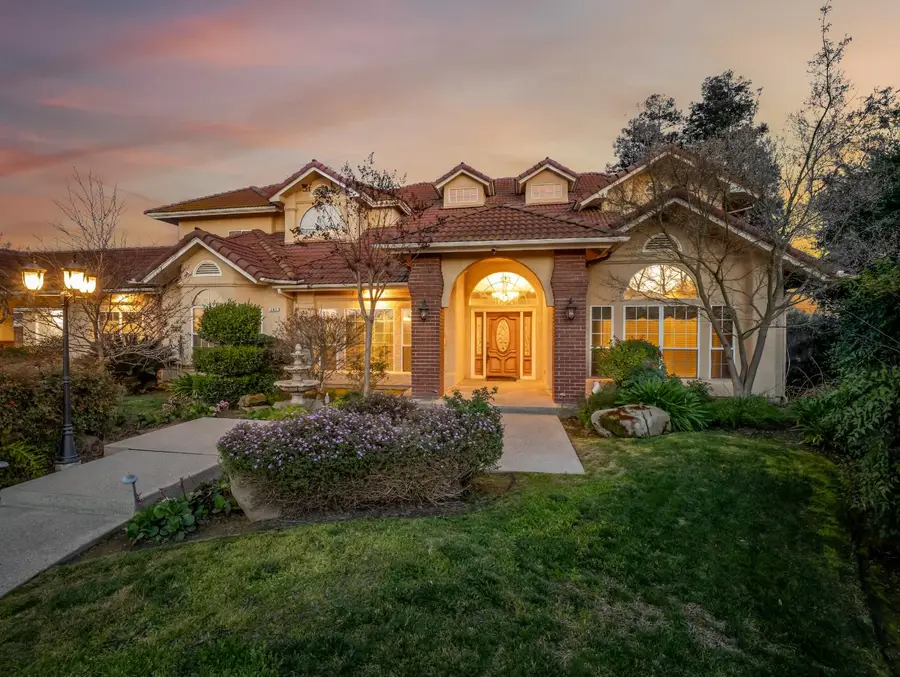 203 W Bluff Avenue, Fresno, CA 93711 - #2