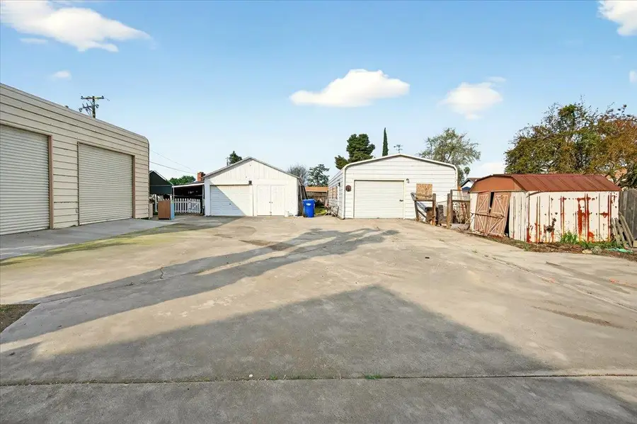 435 N Alta Avenue, Dinuba, CA 93618 - #3