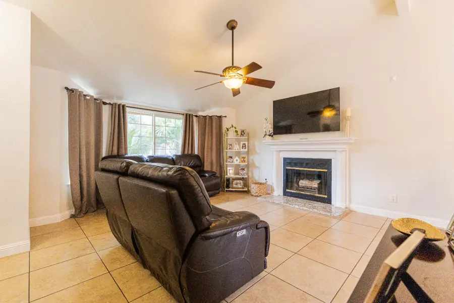 3806 N Cleo, Fresno, CA 93722 - #3