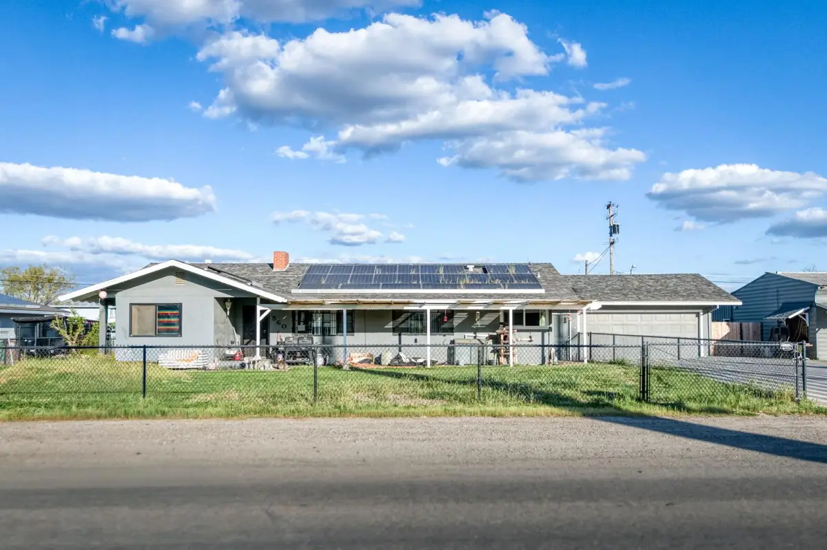 560 10th Avenue, Kingsburg, CA 93631 - #1