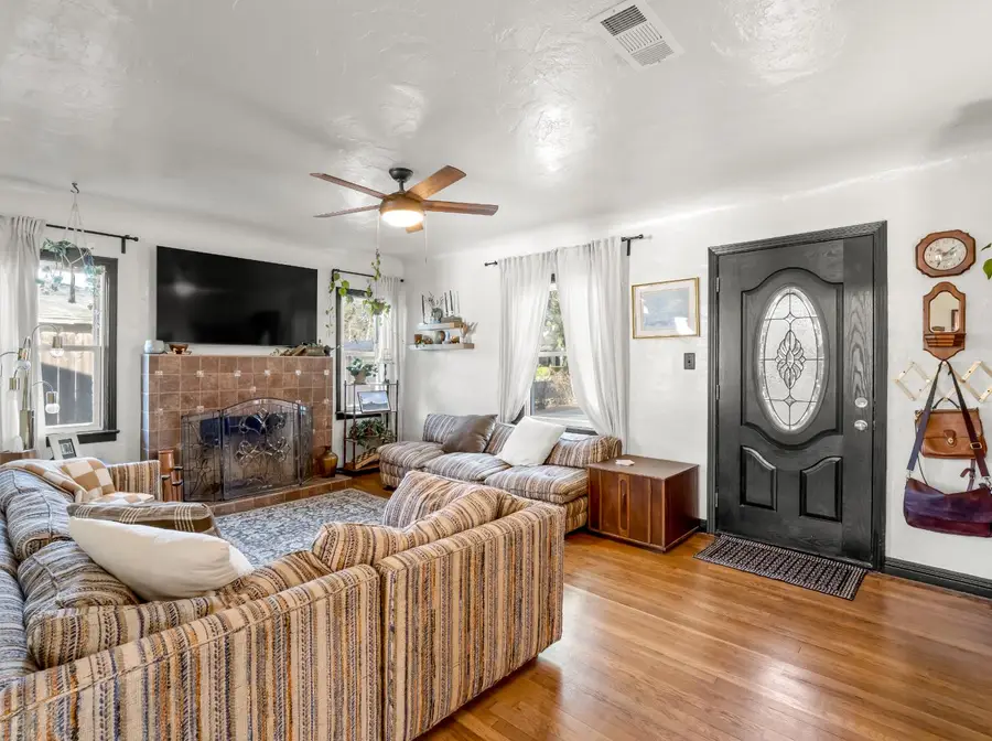 1117 E Sussex Way, Fresno, CA 93704 - #3