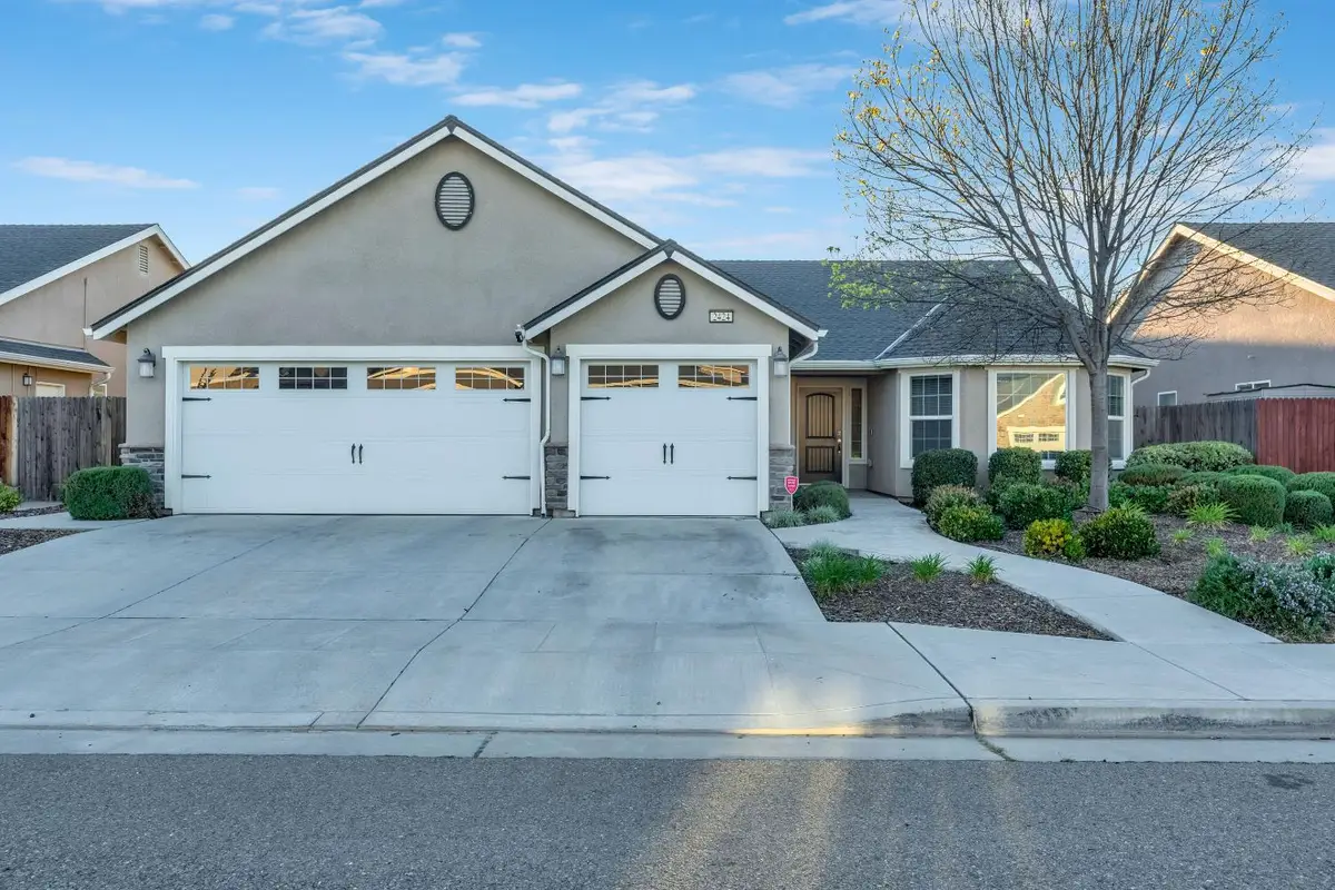 2424 Las Rosas Avenue, Clovis, CA 93619 - #1