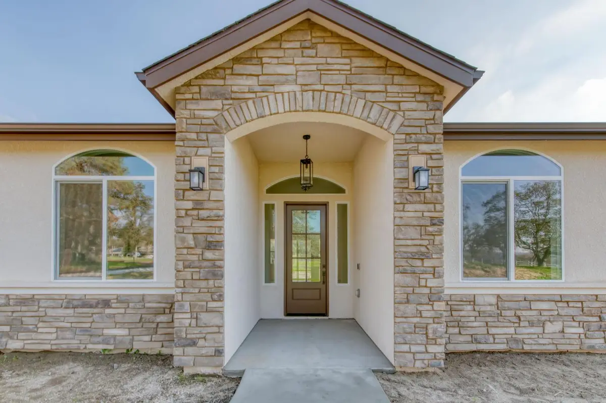 6413 N Pima Avenue, Fresno, CA 93722 - #1