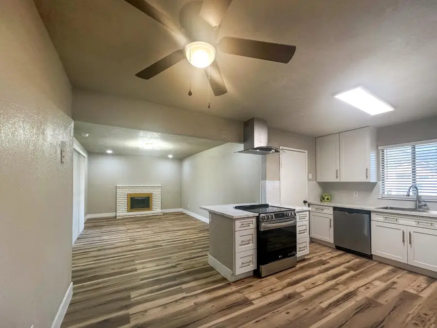 3043 N Brunswick Avenue, Fresno, CA 93722 - #2