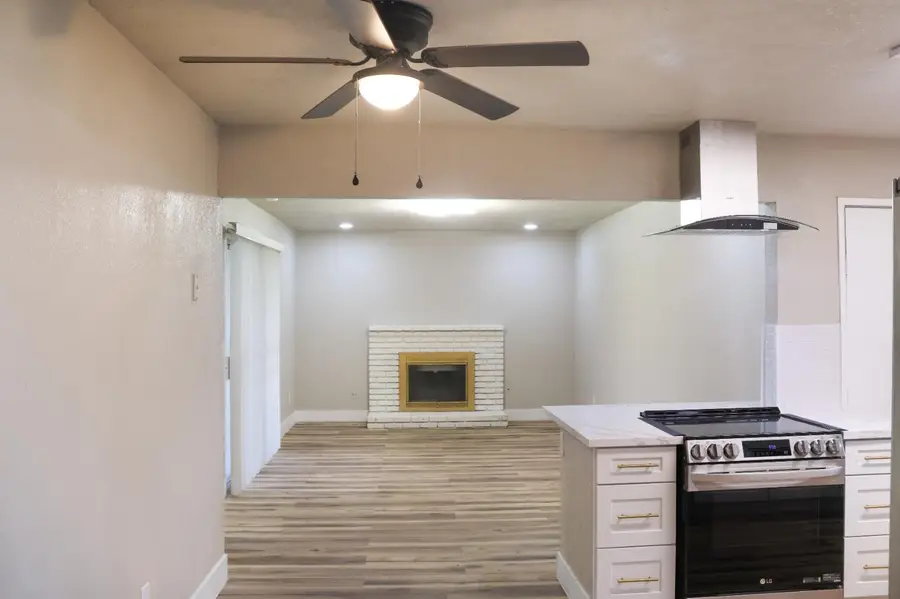 3043 N Brunswick Avenue, Fresno, CA 93722 - #3