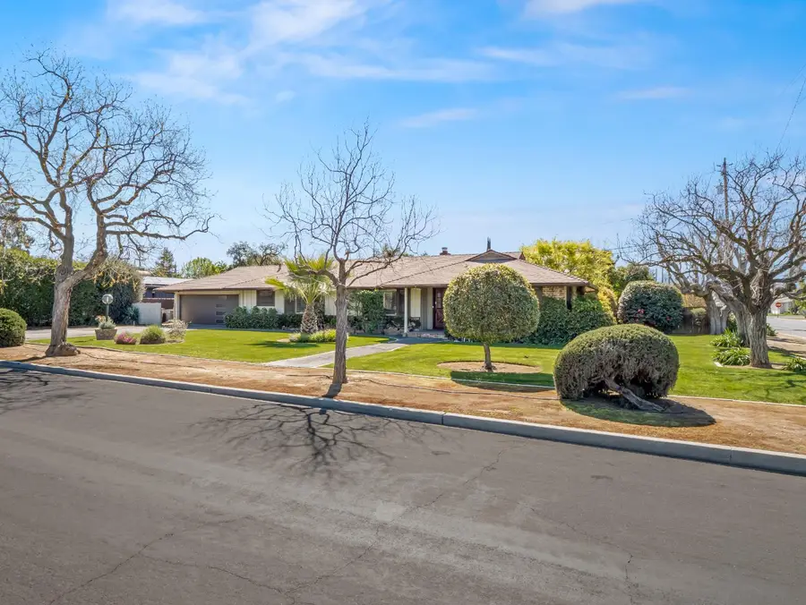 1035 W Alamos Avenue, Fresno, CA 93705 - #3