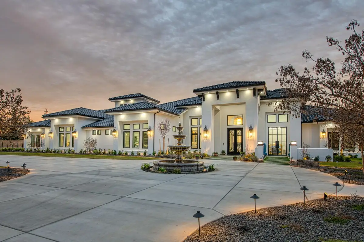 3729 E Queens Court, Clovis, CA 93619 - #1