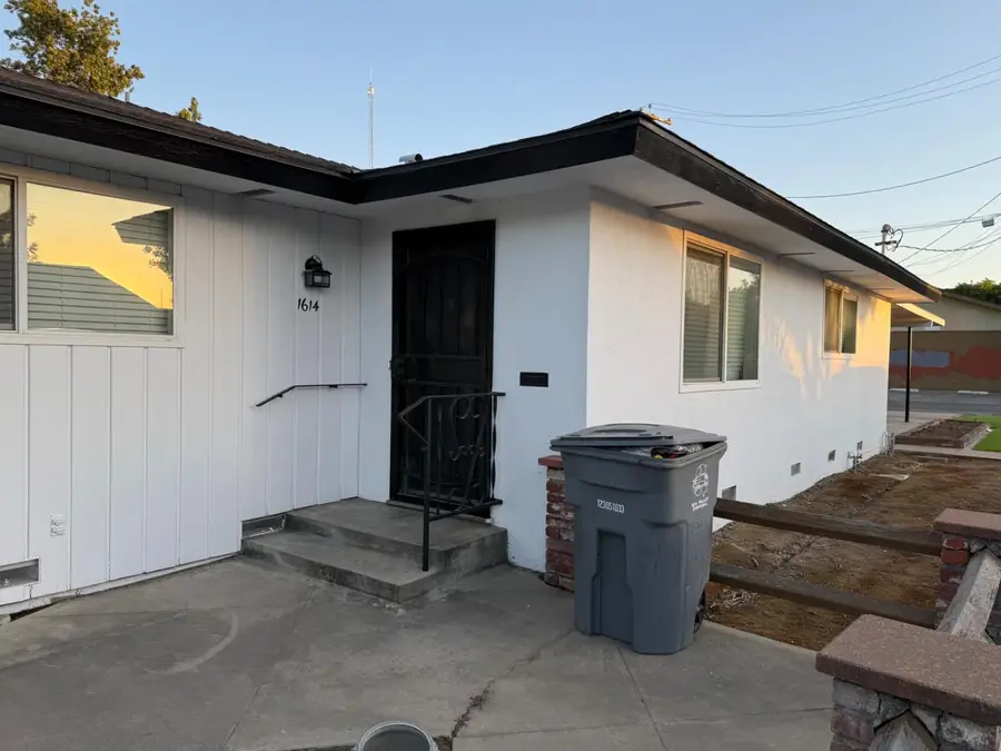 1205 F Street, Reedley, CA 93654 - #3