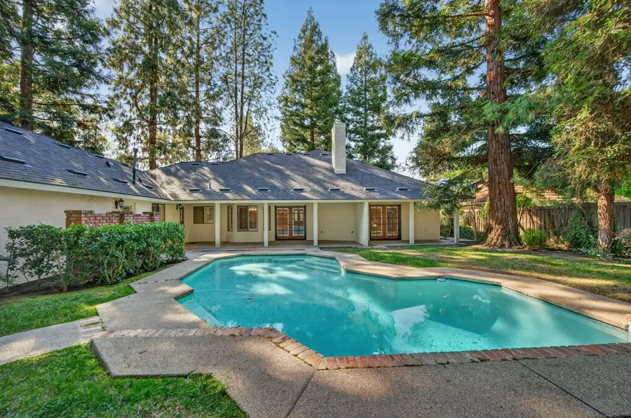 816 E Country View Circle, Fresno, CA 93730 - #3