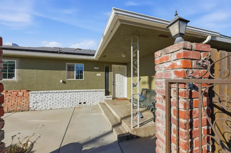 1214 E Mesa Avenue, Fresno, CA 93710 - #3
