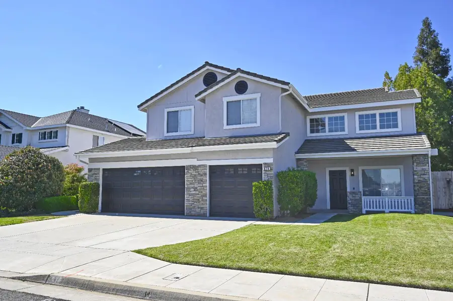 878 N Ash Avenue, Clovis, CA 93611 - #2