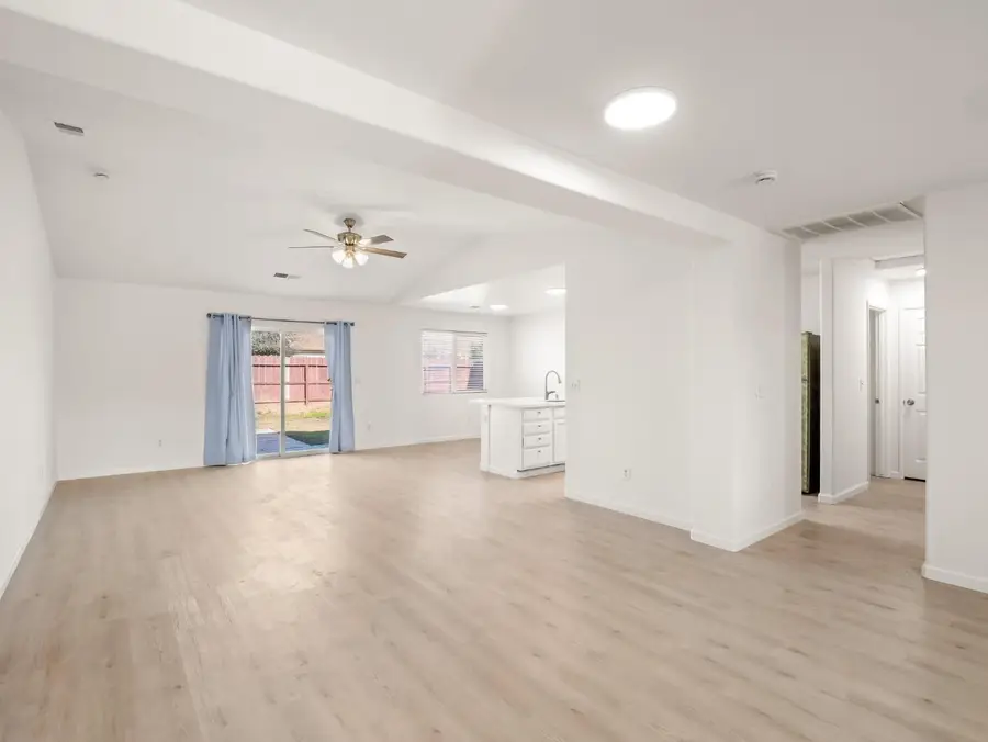 4068 W Weldon Avenue, Fresno, CA 93722 - #2