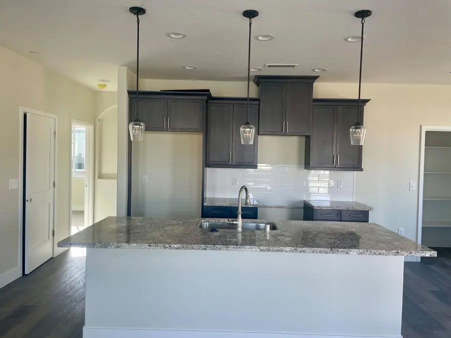 16162 West Monterey Avenue, Kerman, CA 93630 - #2