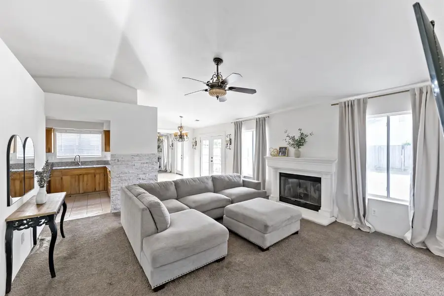 398 Helena Way, Madera, CA 93637 - #3