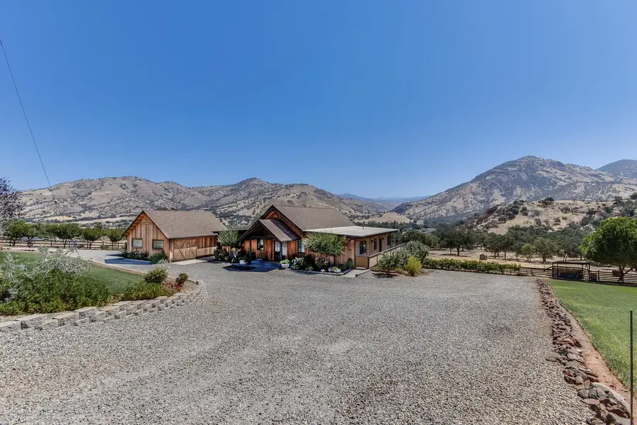 7042 Palomino Drive, Sanger, CA 93657 - #2