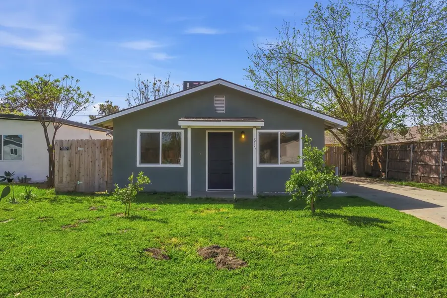 817 Hall Avenue, Corcoran, CA 93212 - #2