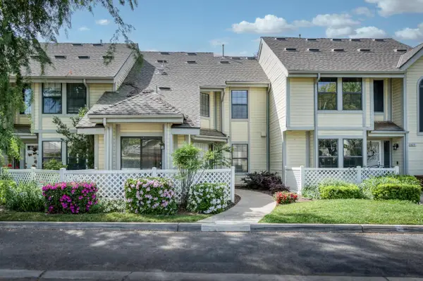 923 E Foxhill Drive, Fresno, CA 93720