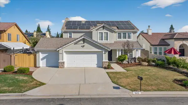 1942 E Desert Island Drive, Fresno, CA 93730