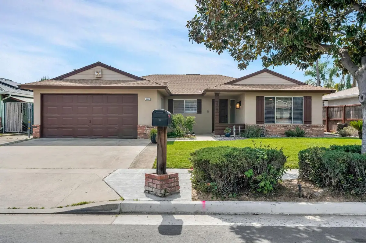 3267 W Rialto Avenue, Fresno, CA 93722 - #1
