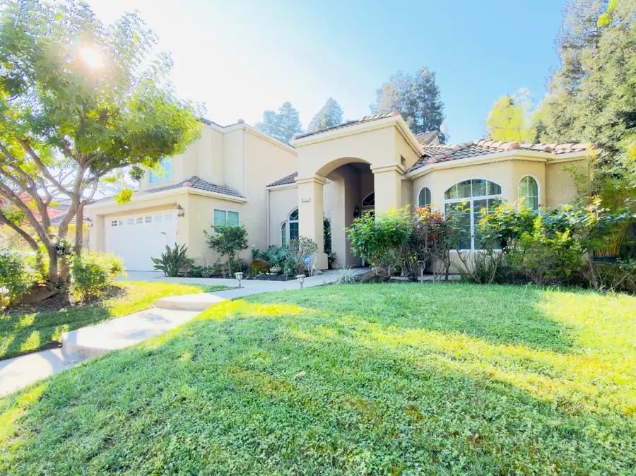 1555 E Emerald Avenue, Fresno, CA 93720 - #3