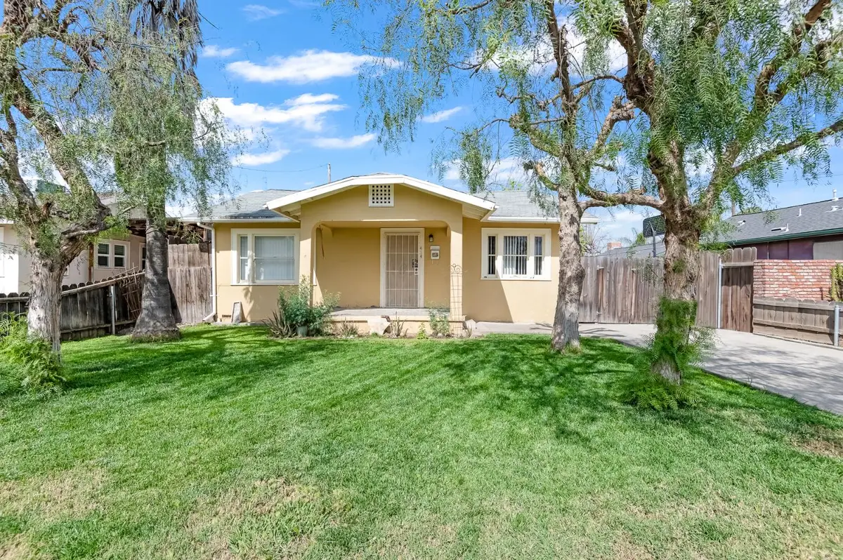 414 W Cameron Street, Hanford, CA 93230 - #1