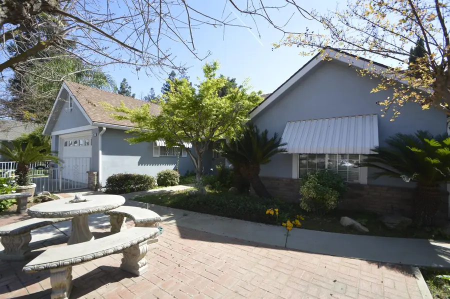 2037 E Decatur Avenue, Fresno, CA 93720 - #2
