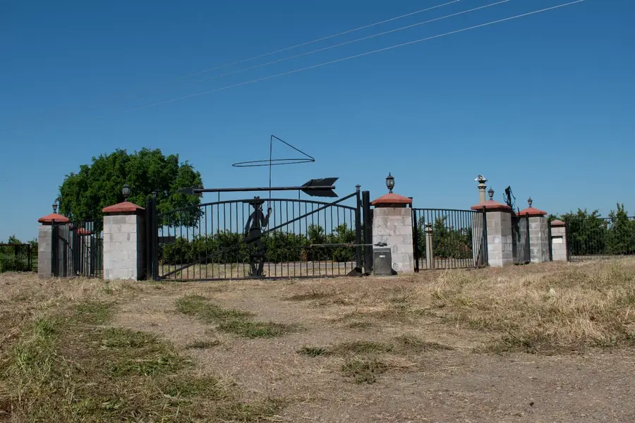 1000 S Rainbow Route, Sanger, CA 93657 - #3