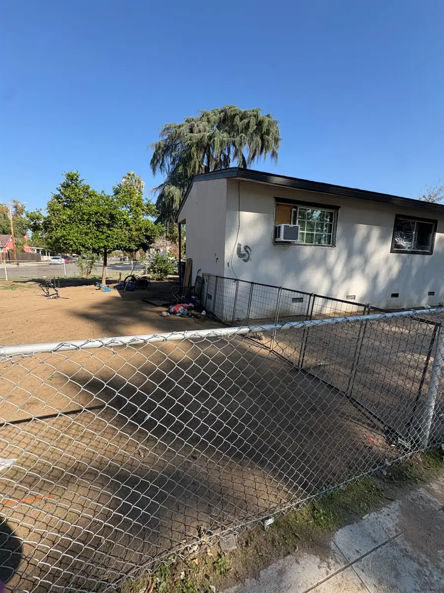 611 E Kearney Boulevard, Fresno, CA 93706 - #3