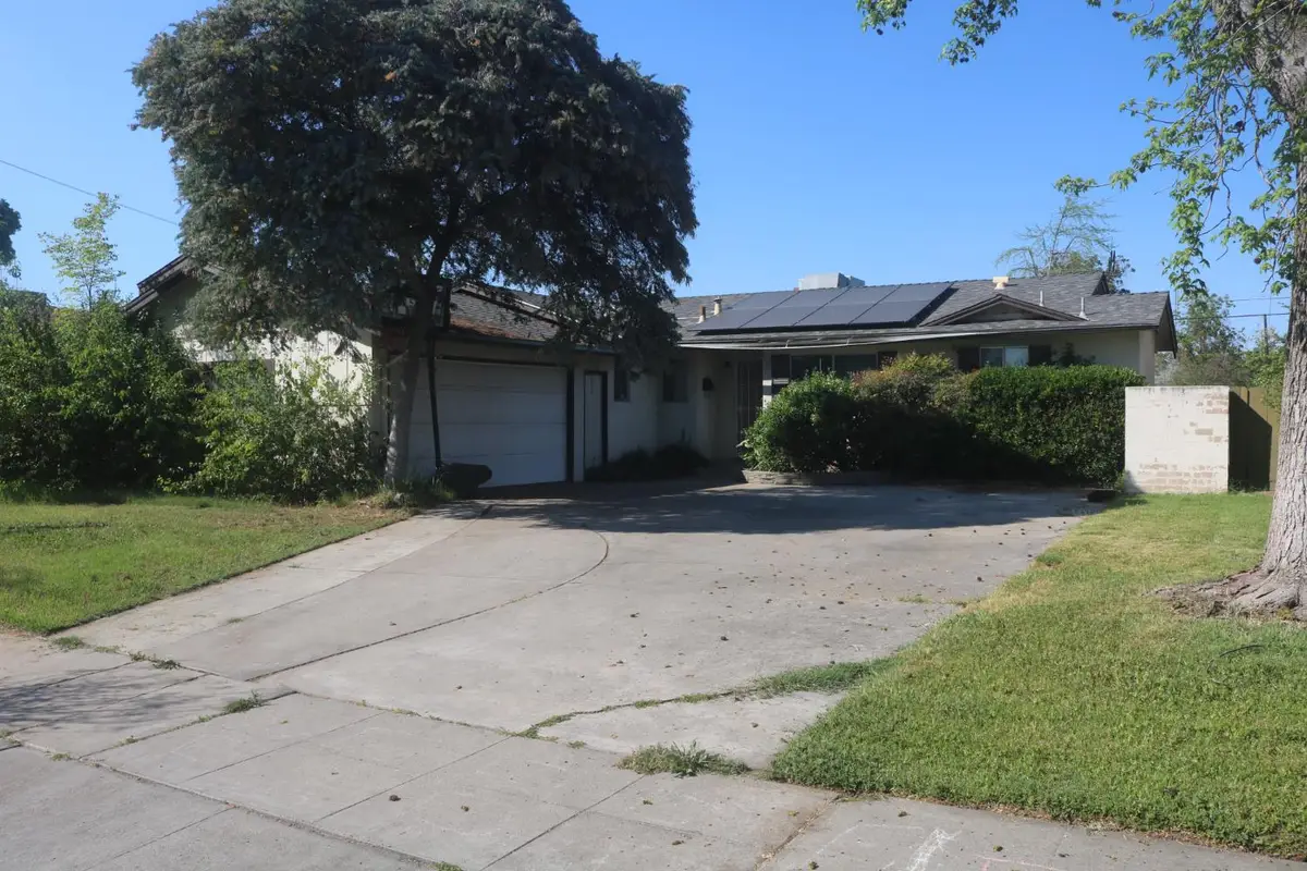 2807 E Garland Avenue, Fresno, CA 93726 - #1