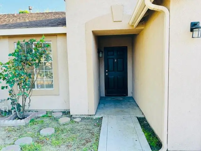 5260 E Wildflower Lane, Fresno, CA 93725 - #2